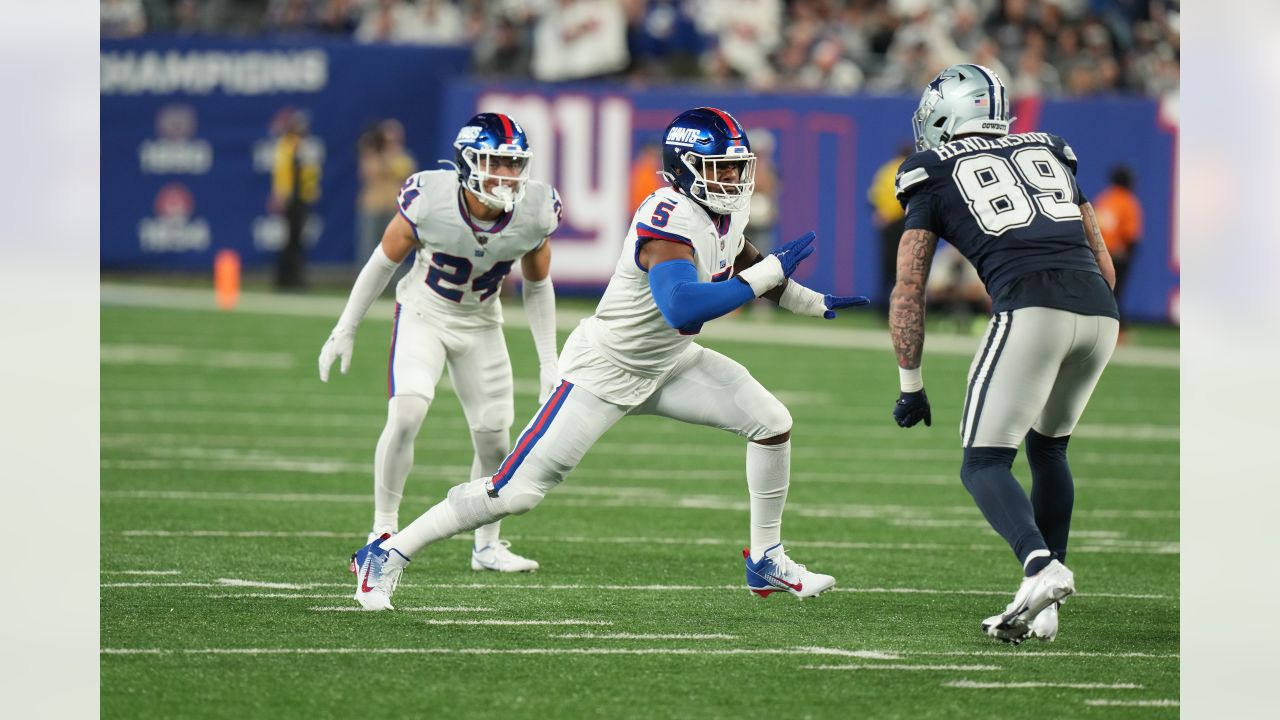 New York Giants linebacker Kayvon Thibodeaux (5) looks to defend during an NFL  football game against the Dallas Cowboys on Thursday, November 24, 2022, in  Arlington, Texas. (AP Photo/Matt Patterson Stock Photo - Alamy