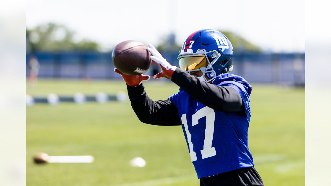 Giants OTAs Check-In: Daniel Jones Slings It, Darren Waller's Strong  Impression, More - Bleacher Nation