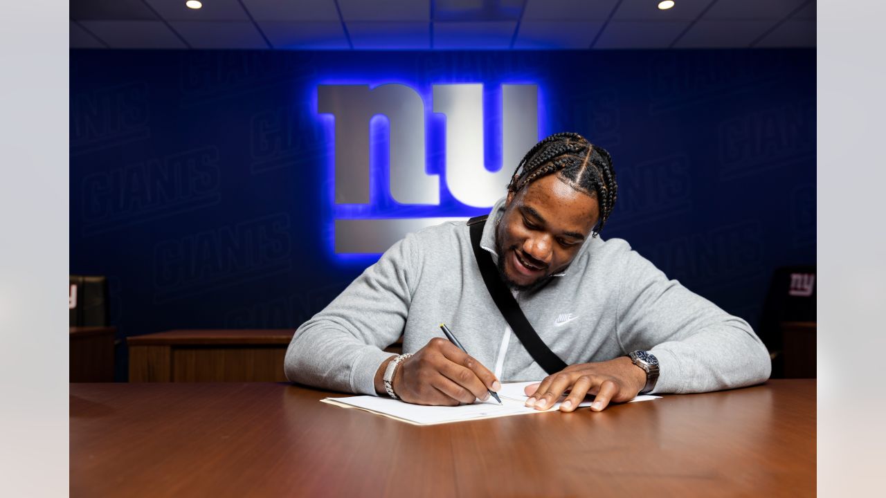 Bobby Okereke, Rakeem Nunez-Roches sign deals with Giants