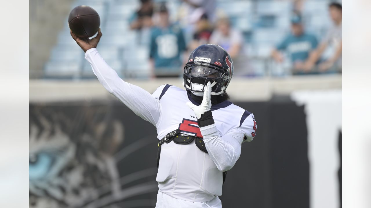 Houston Texans quarterback Tyrod Taylor (5) throws a pass against