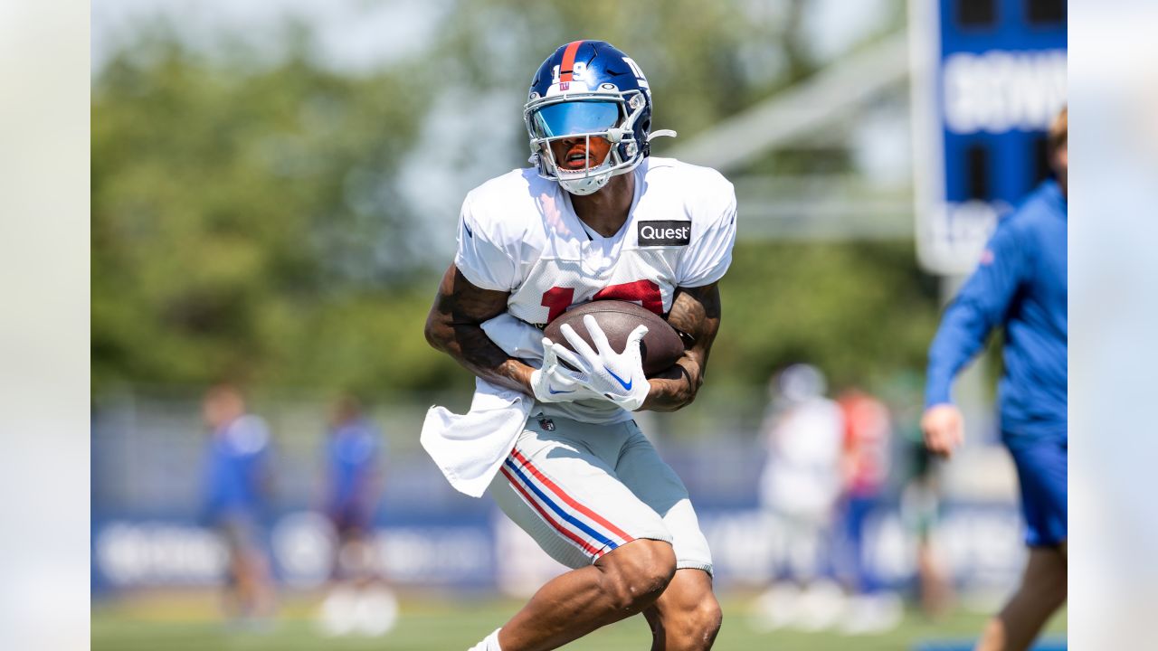 New York Jets wide receiver Garrett Wilson (17) practices before a  preseason NFL football game against the New York Giants, Sunday, Aug. 28,  2022, in East Rutherford, N.J. (AP Photo/Adam Hunger Stock