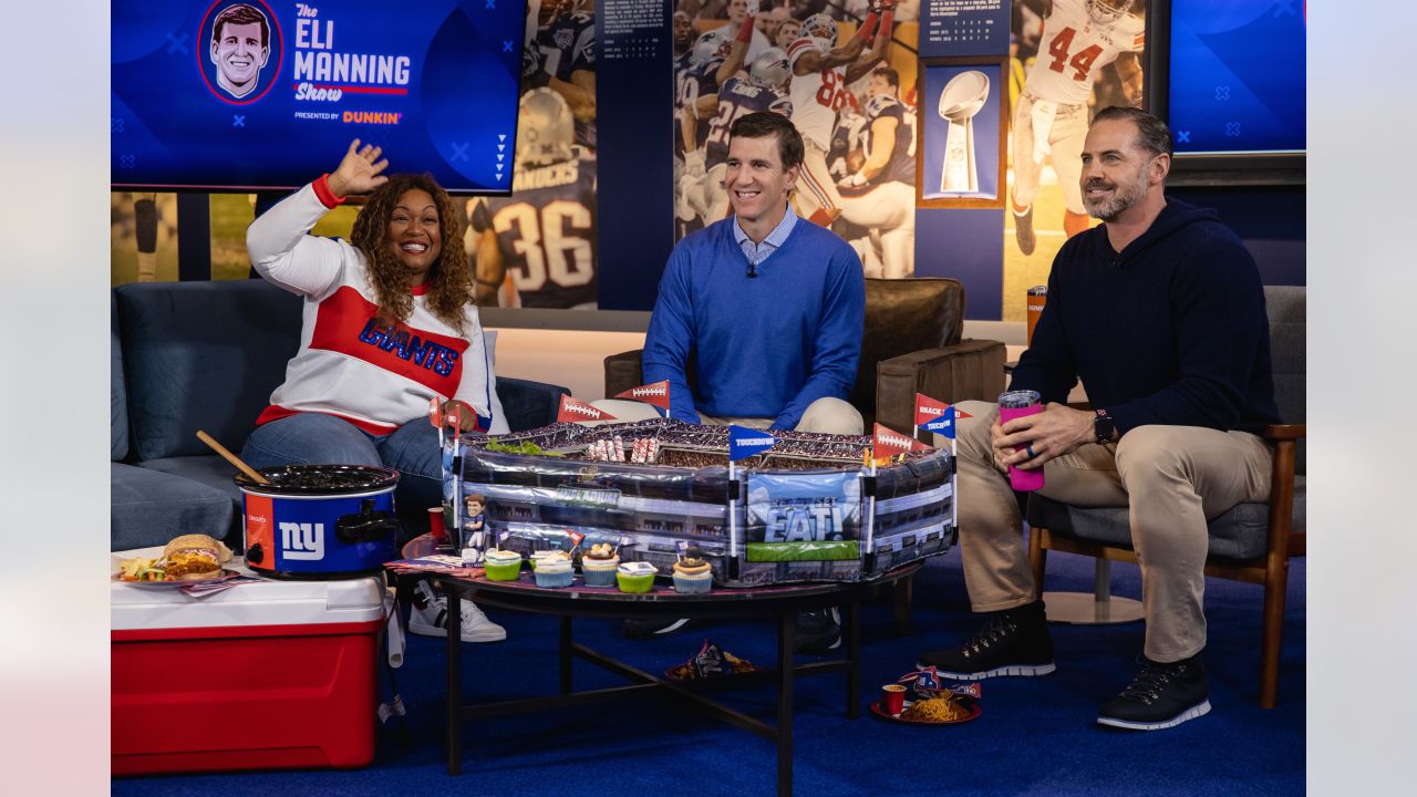 Eli Manning Pops Out of Box to Surprise Michael Strahan with News Giants  Jersey Is Being Retired