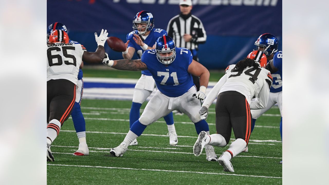 Giants' Nate Solder in line to start at right tackle in Week 1 over Matt  Peart, a potential decision with interesting implications 