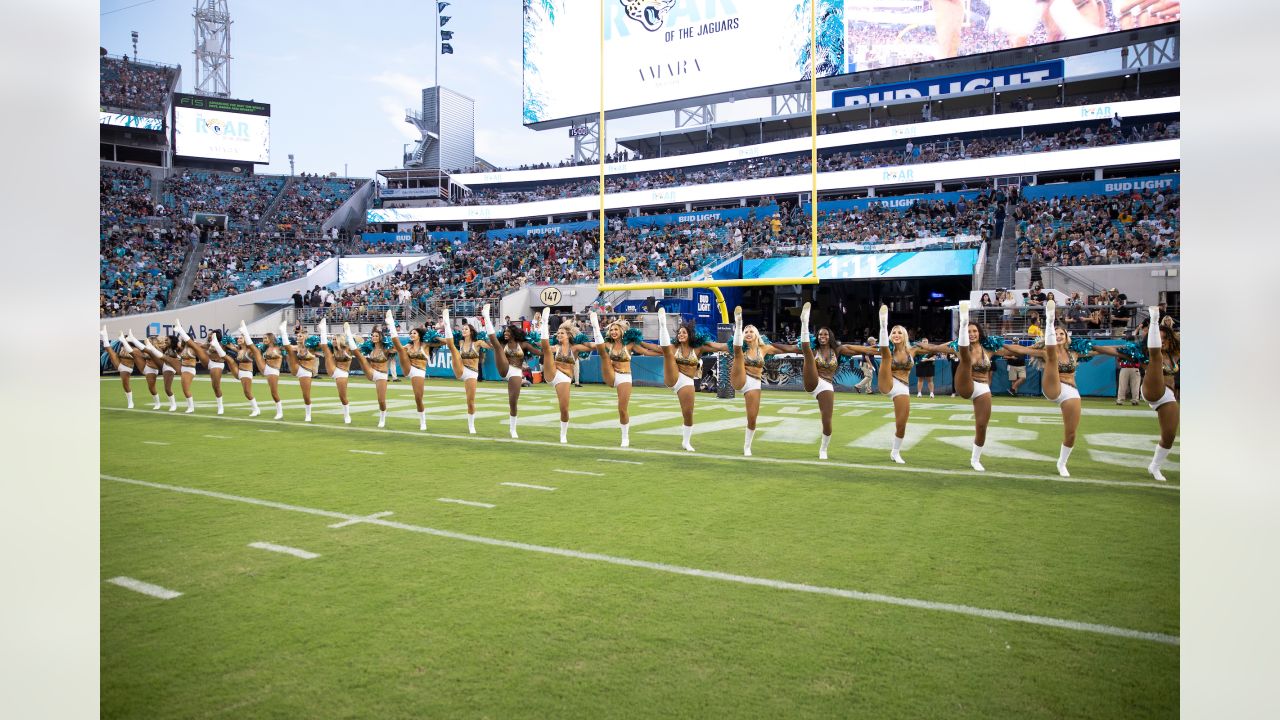 At Jacksonville Jaguars Stadium, It's Party Time, Win or Lose - Bloomberg