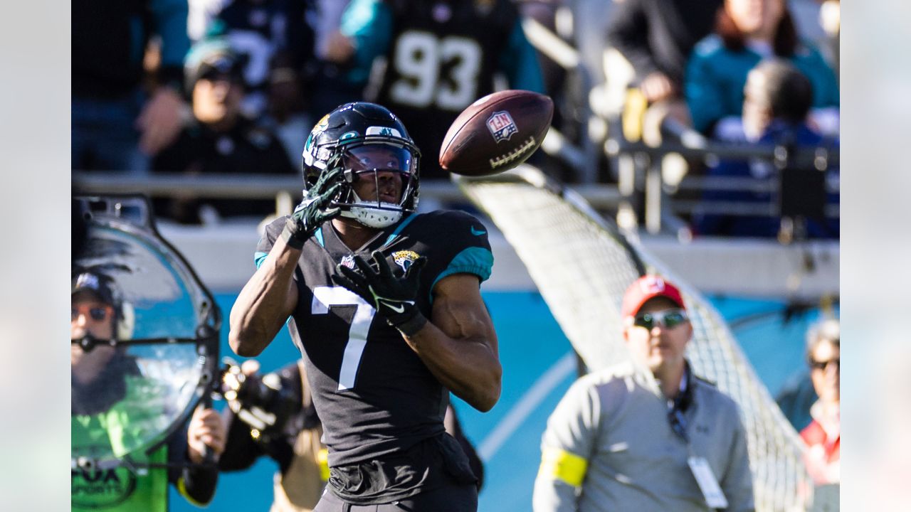 JACKSONVILLE, FL - NOVEMBER 28: Jacksonville Jaguars linebacker Josh Allen ( 41) during the game between the Atlanta Falcons and the Jacksonville Jaguars  on November 28, 2021 at TIAA Bank Field in Jacksonville