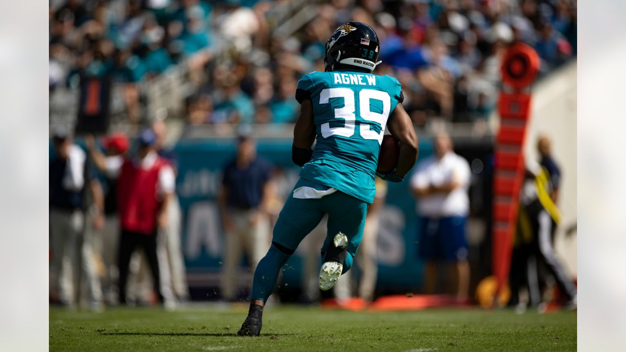 Tennessee Titans 37, Jacksonville Jaguars 19: Fourth-Down Execution Falters  as Jaguars Lose 20th Consecutive Game - Sports Illustrated Jacksonville  Jaguars News, Analysis and More