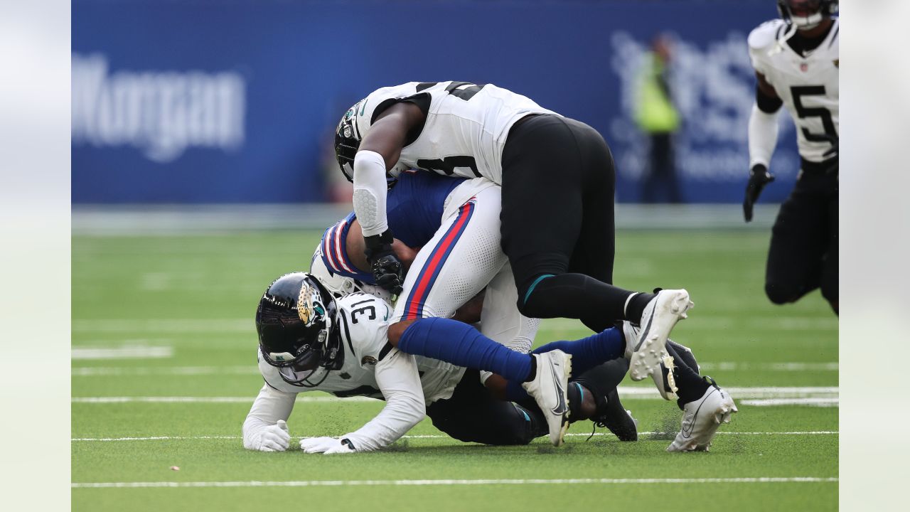 Jacksonville Jaguars cornerback Darious Williams (31) in coverage