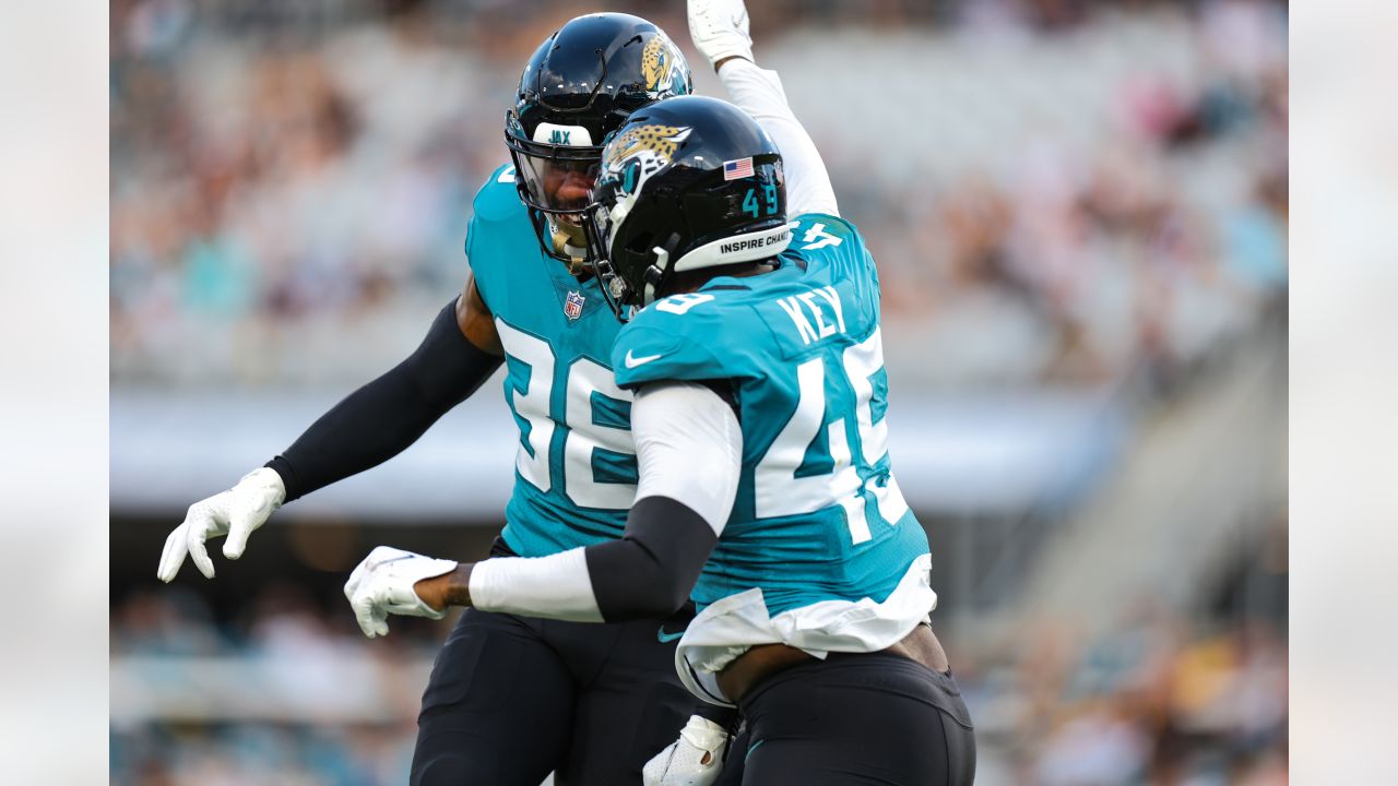 A Pittsburgh Steelers helmet sits on the sideline before a preseason NFL  football game against the Jacksonville Jaguars, Saturday, Aug. 20, 2022, in  Jacksonville, Fla. (AP Photo/Phelan M. Ebenhack Stock Photo - Alamy