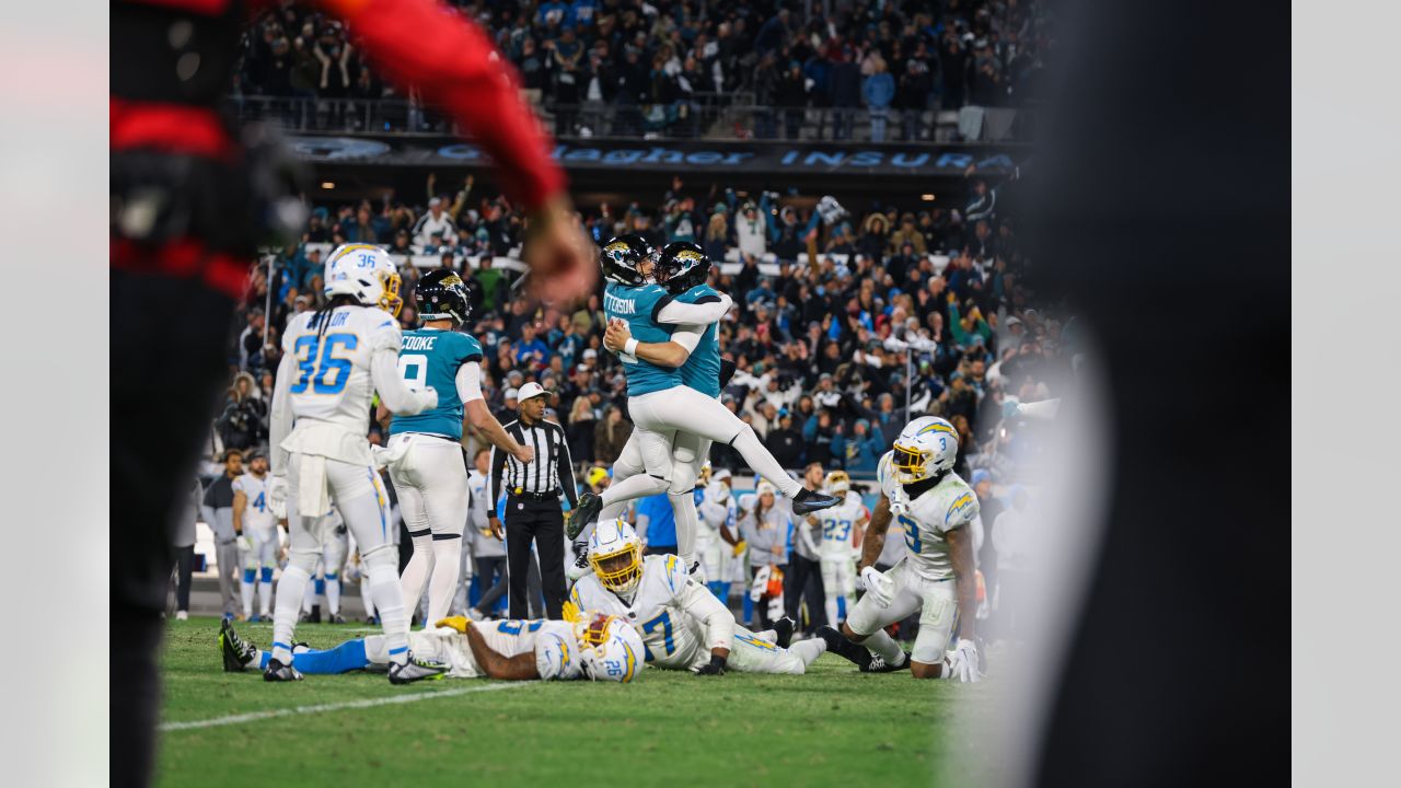 Fans continue to flock to sports stores following Jaguars shocking playoff  win over Chargers