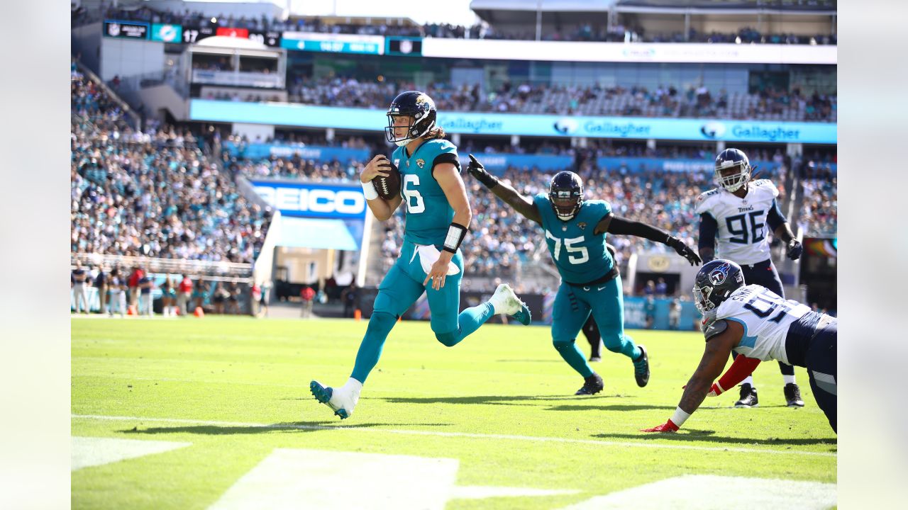 September 26, 2021 - Jacksonville, FL, U.S: Jacksonville Jaguars cornerback Shaquill  Griffin (26) during 1st half NFL football game between the Arizona  Cardinals and the Jacksonville Jaguars at TIAA Bank Field in