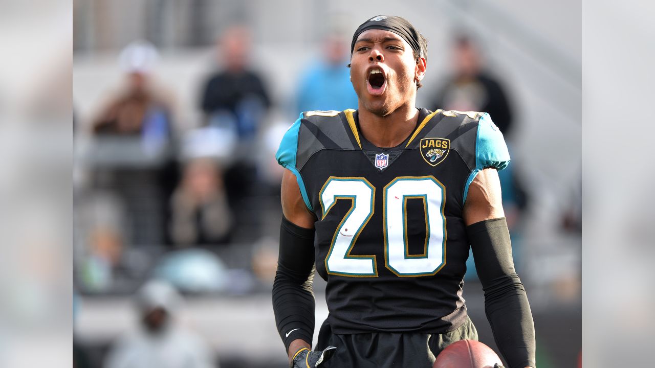 Jacksonville, FL, USA. 7th Jan, 2018. Jacksonville Jaguars cornerback Jalen  Ramsey (20) celebrates intercepting a ball intended for Buffalo Bills wide  receiver Deonte Thompson (10) during the AFC Wild Card football game