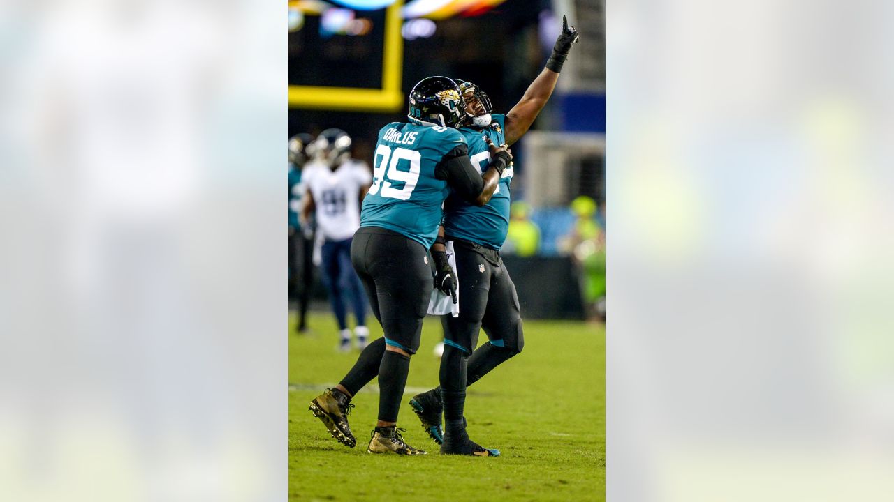 Jacksonville Jaguars linebacker Myles Jack (44) drops in coverage as he  flows toward the play during