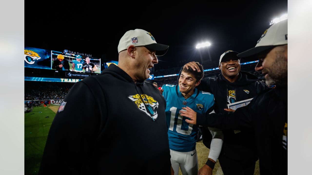 Social Media Couldn't Believe What Was Going On In The TIAA Bank Field Swimming  Pool Before Jaguars-Chargers Wild Card Game (PICS + TWEETS)