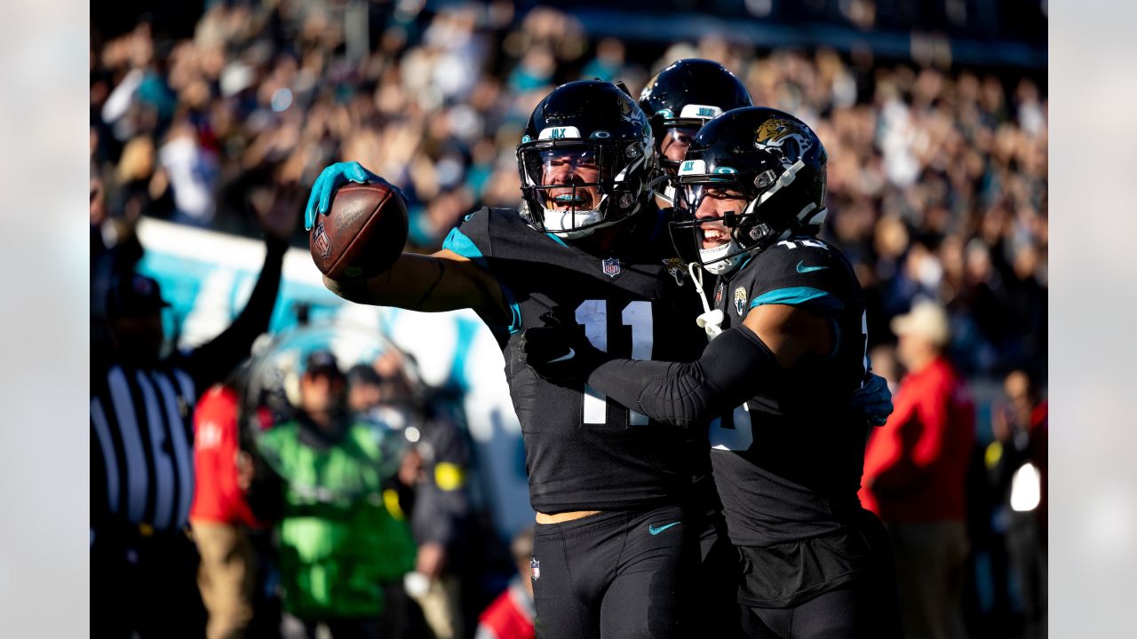 Jacksonville, United States. 18th Dec, 2022. Wide Receiver Zay Jones makes  a reception for a touchdown in the fourth quarter as the Cowboys take on  the Jaguars at the TIAA Bank Field