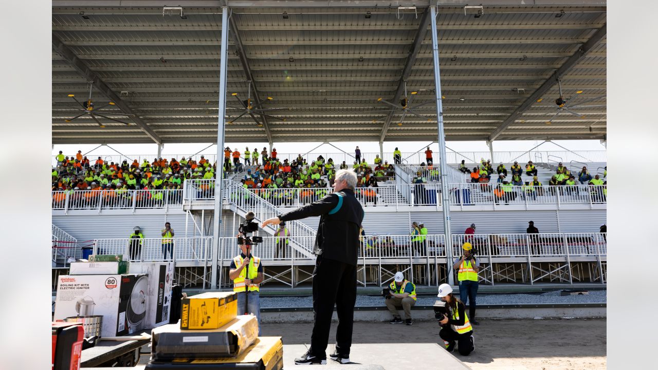 Jaguars fans flock to training camp practice at Miller Electric Center