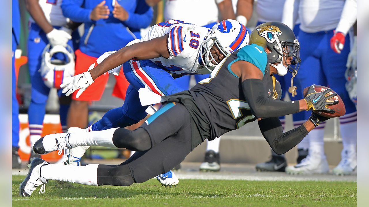 East Rutherford, New Jersey, USA. 9th Sep, 2018. Jacksonville Jaguars  cornerback Jalen Ramsey (20) on the sideline in the first half during a NFL  game between the Jacksonville Jaguars and the New