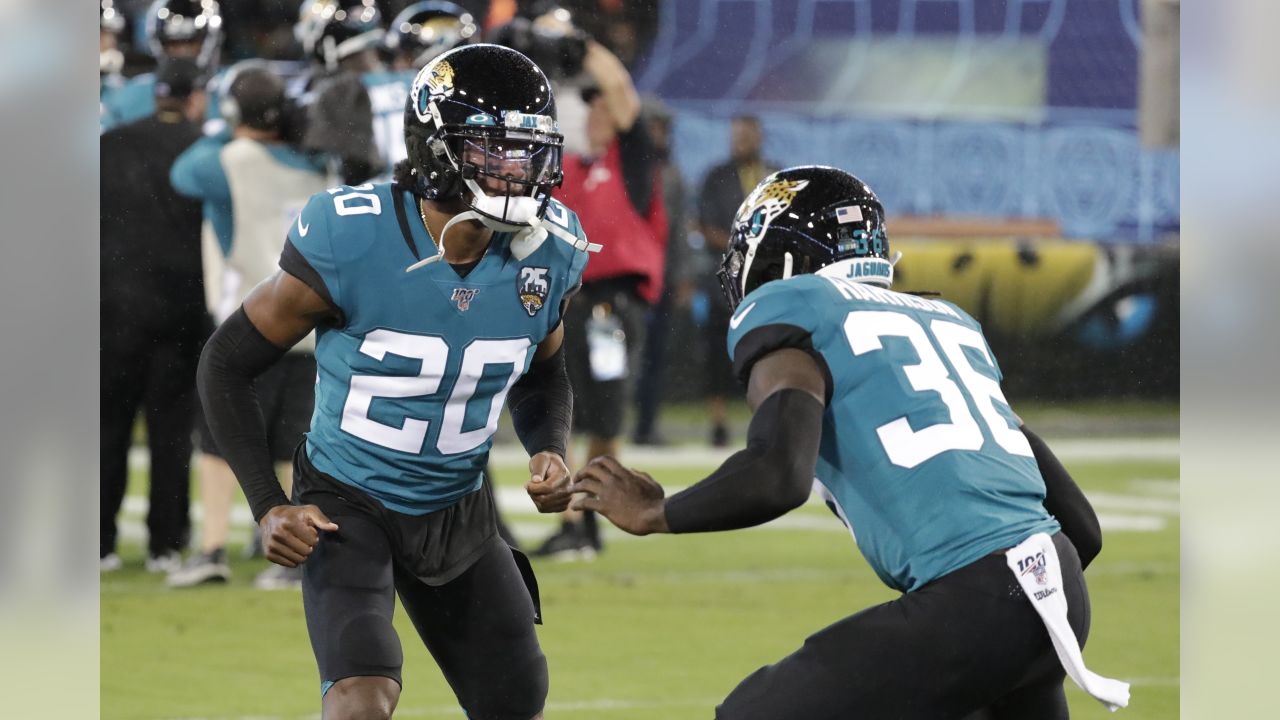 Jaguars lose 15th-straight away game, Shutout 20-0 vs. Titans