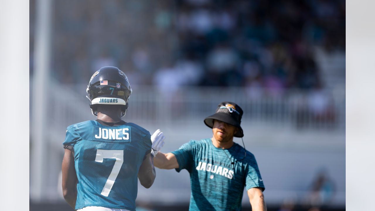 Jacksonville Jaguars offensive tackle Anton Harrison (76) puts on his helmet  before a drill during an NFL football practice, Monday, June 12, 2023, in  Jacksonville, Fla. (AP Photo/John Raoux Stock Photo - Alamy