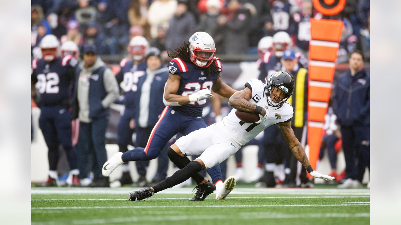 Patriots hammer Jaguars 50-10, clinch playoff berth 