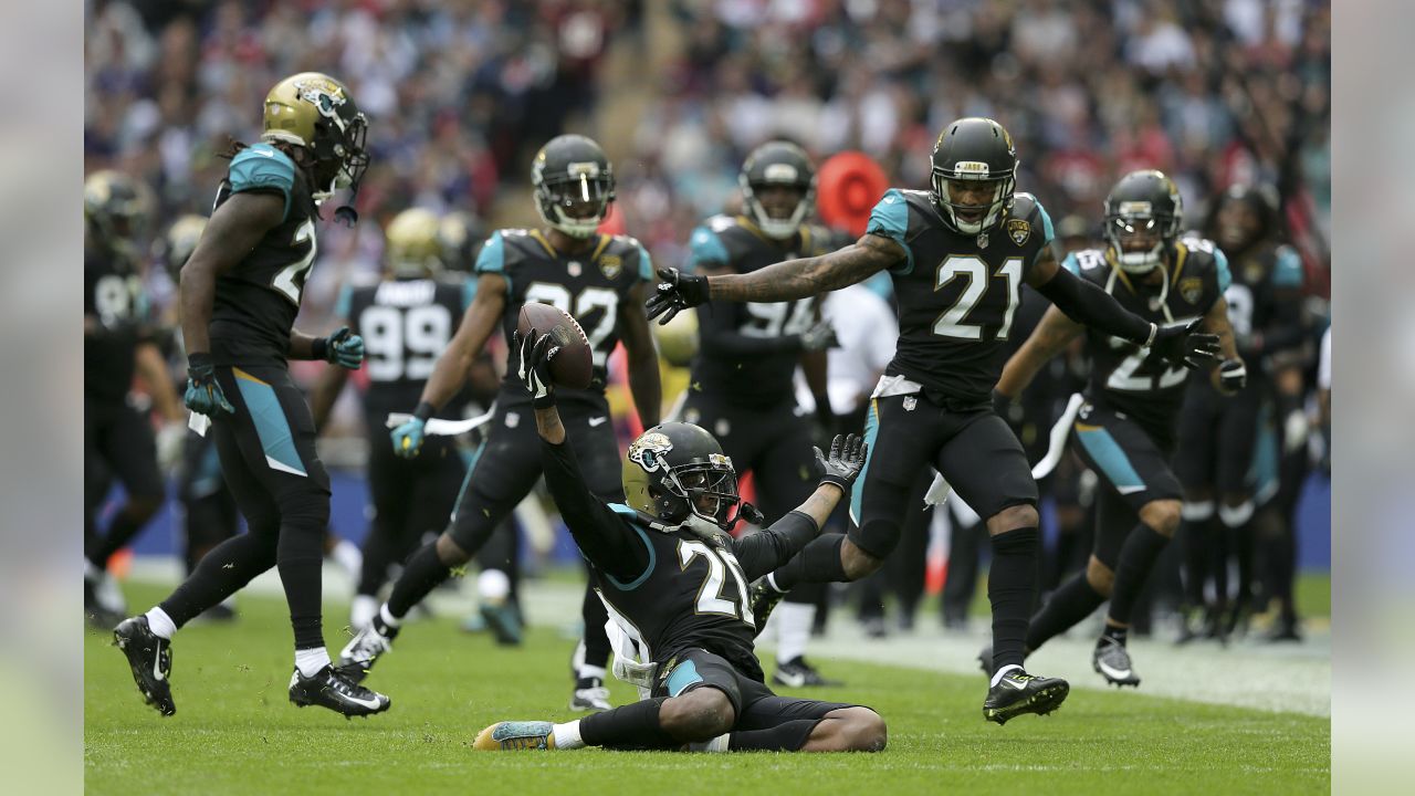 East Rutherford, New Jersey, USA. 9th Sep, 2018. Jacksonville Jaguars  cornerback Jalen Ramsey (20) on the sideline in the first half during a NFL  game between the Jacksonville Jaguars and the New