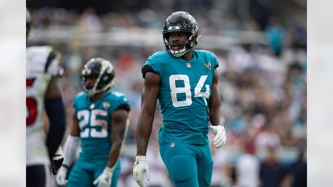 Jaguars activate OLB K'Lavon Chaisson off injured reserve