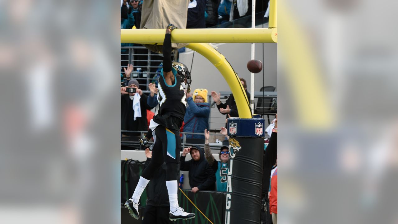 Jacksonville, FL, USA. 7th Jan, 2018. Jacksonville Jaguars cornerback Jalen  Ramsey (20) celebrates intercepting a ball intended for Buffalo Bills wide  receiver Deonte Thompson (10) during the AFC Wild Card football game