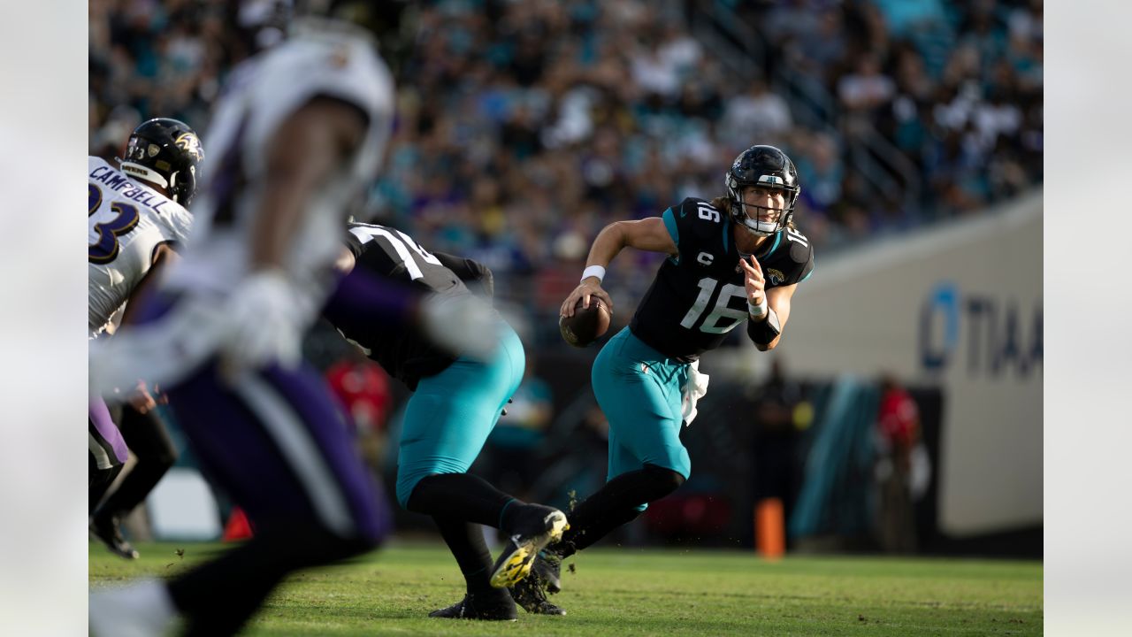 Four takeaways: Etienne arrives as top RB; errors continue to plague Jaguars