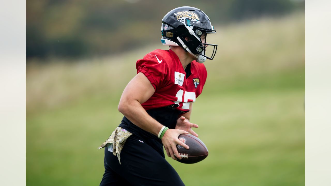 Jaguars 3rd-string QB Nathan Rourke breaks 4 tackles in play of