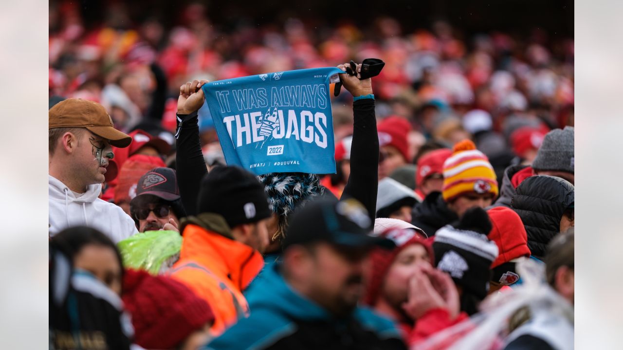 Church choir sings DUUUVAL ahead of Jaguar game against Chiefs