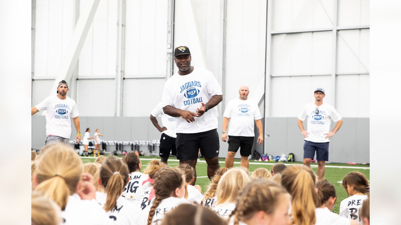 Jaguars host hispanic youth at NFL Play 60 Football Camp