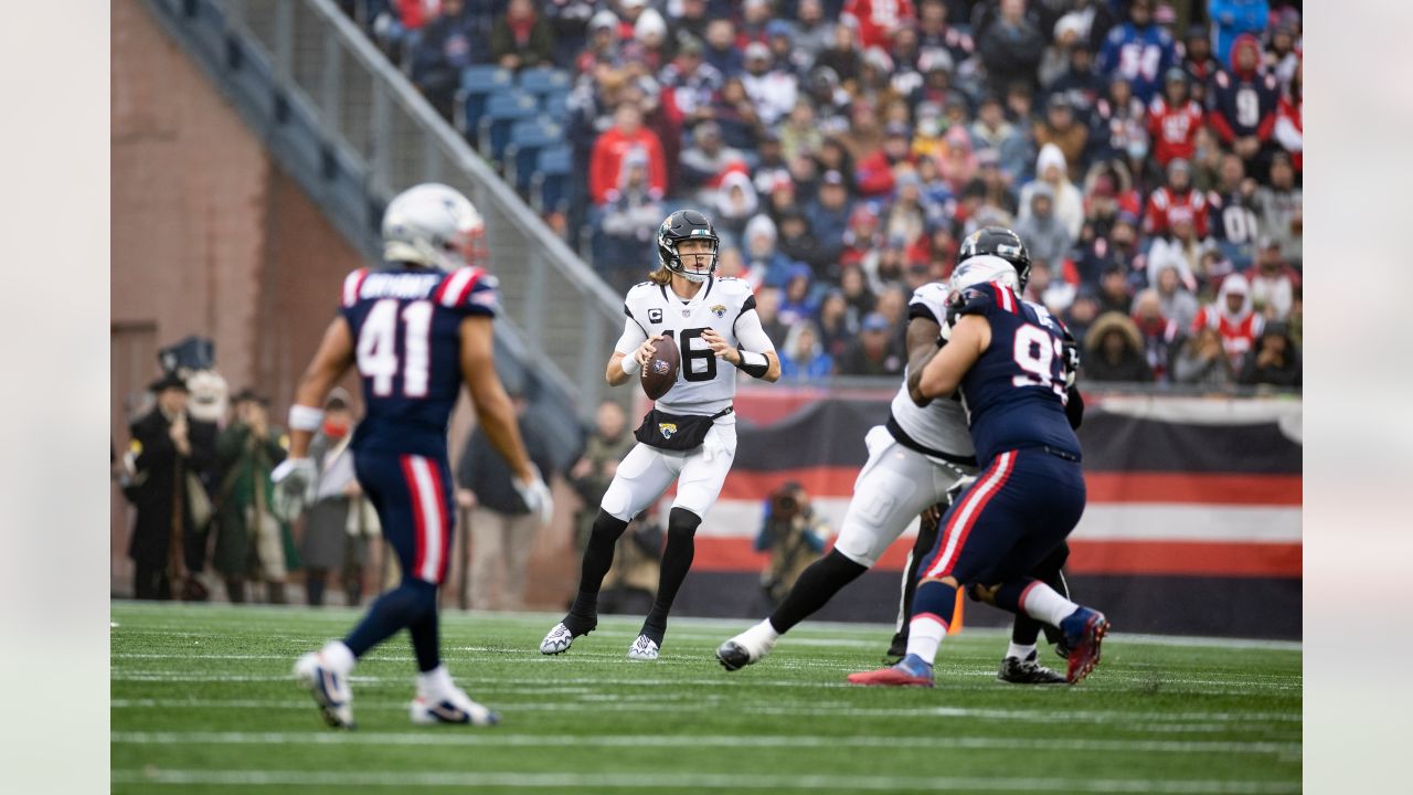 Patriots hammer Jaguars 50-10, clinch playoff berth 