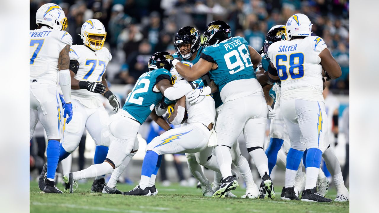 Lawrence rallies Jaguars from 27 down to beat Chargers 31-30 - Seattle  Sports