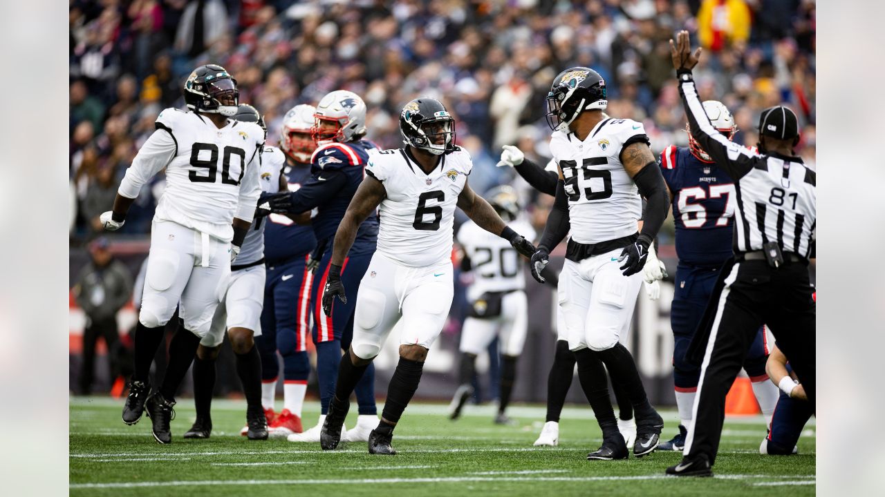 Patriots hammer Jaguars 50-10, clinch playoff berth 