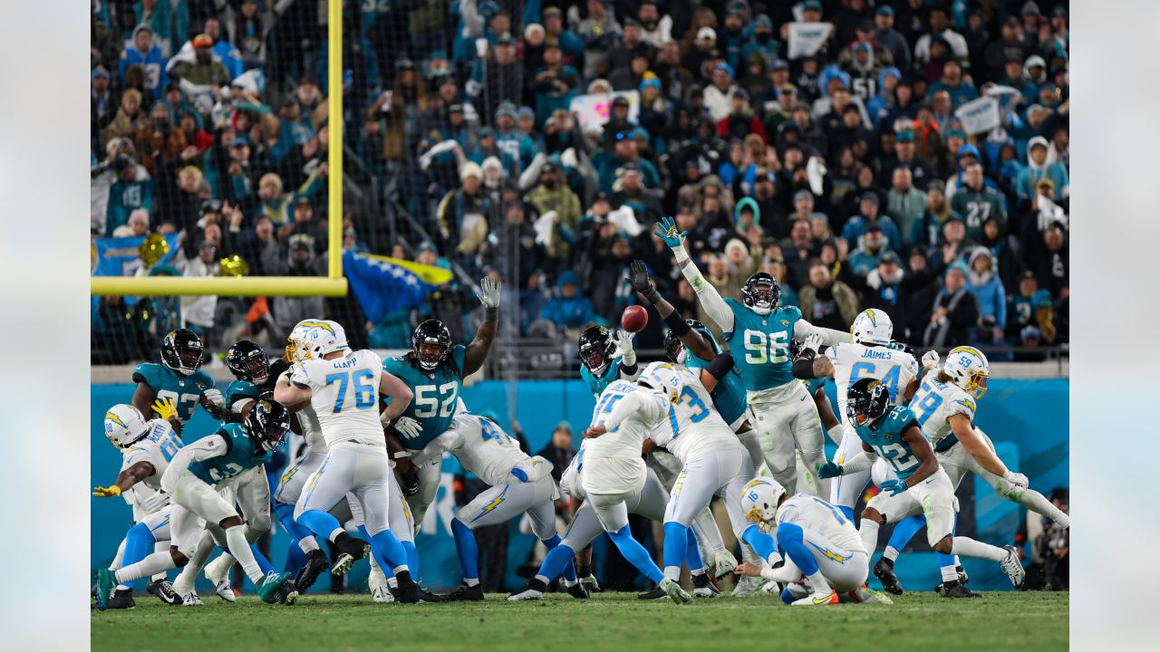 Fans continue to flock to sports stores following Jaguars shocking playoff  win over Chargers