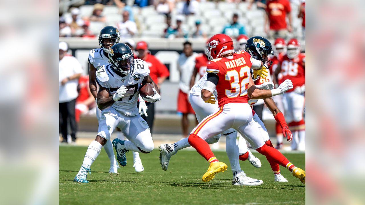 Jags lose Foles with broken collarbone; Chiefs' Hill hurt