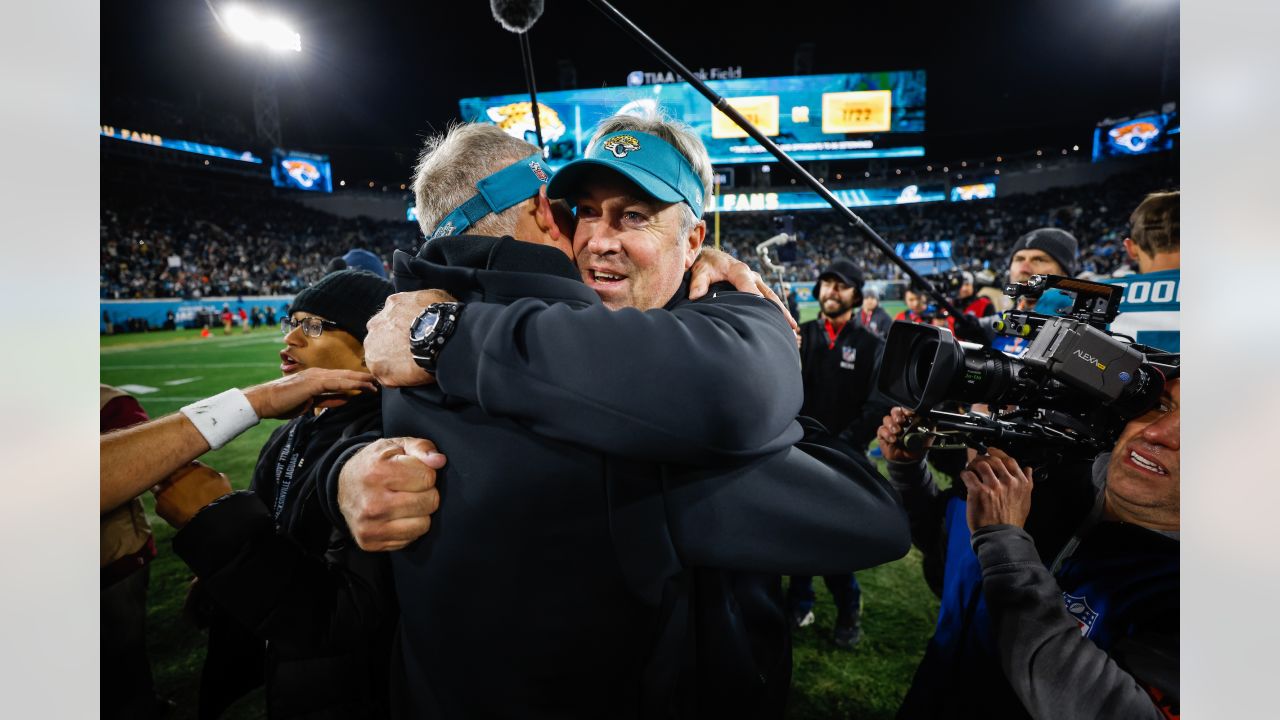 Jaguars stun fully imploding Chargers for Wild Card win: Best