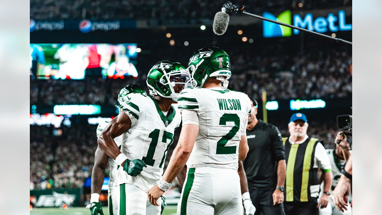 New York Jets linebacker Quincy Williams (56) reacts during an NFL game  against the Green Bay Packers Sunday, Oct. 16, 2022, in Green Bay, Wis. (AP  Photo/Jeffrey Phelps Stock Photo - Alamy