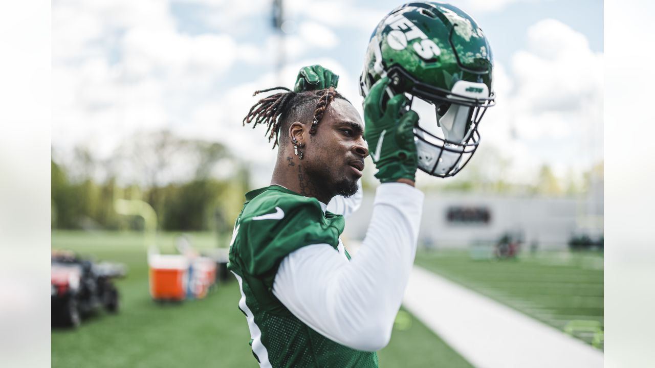 New York Jets quarterback Chase Brice (6) throws a pass during the team's  NFL football rookie minicamp, Friday, May 5, 2023, in Florham Park, N.J.  (AP Photo/Rich Schultz Stock Photo - Alamy