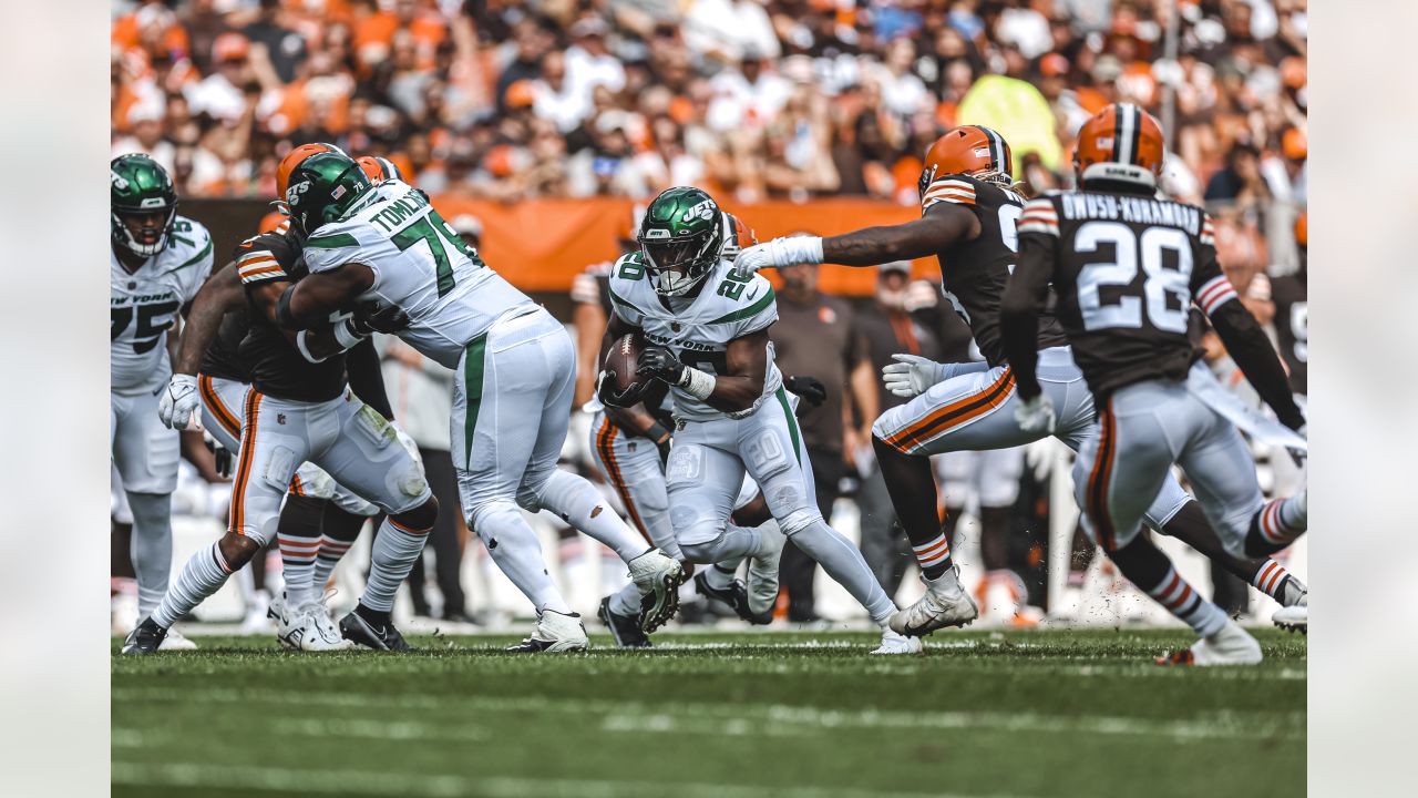 New York Jets cornerback Sauce Gardner (1) lines up for a play during an  NFL football game against the Cleveland Browns, Sunday, Sept. 18, 2022, in  Cleveland. (AP Photo/Kirk Irwin Stock Photo - Alamy