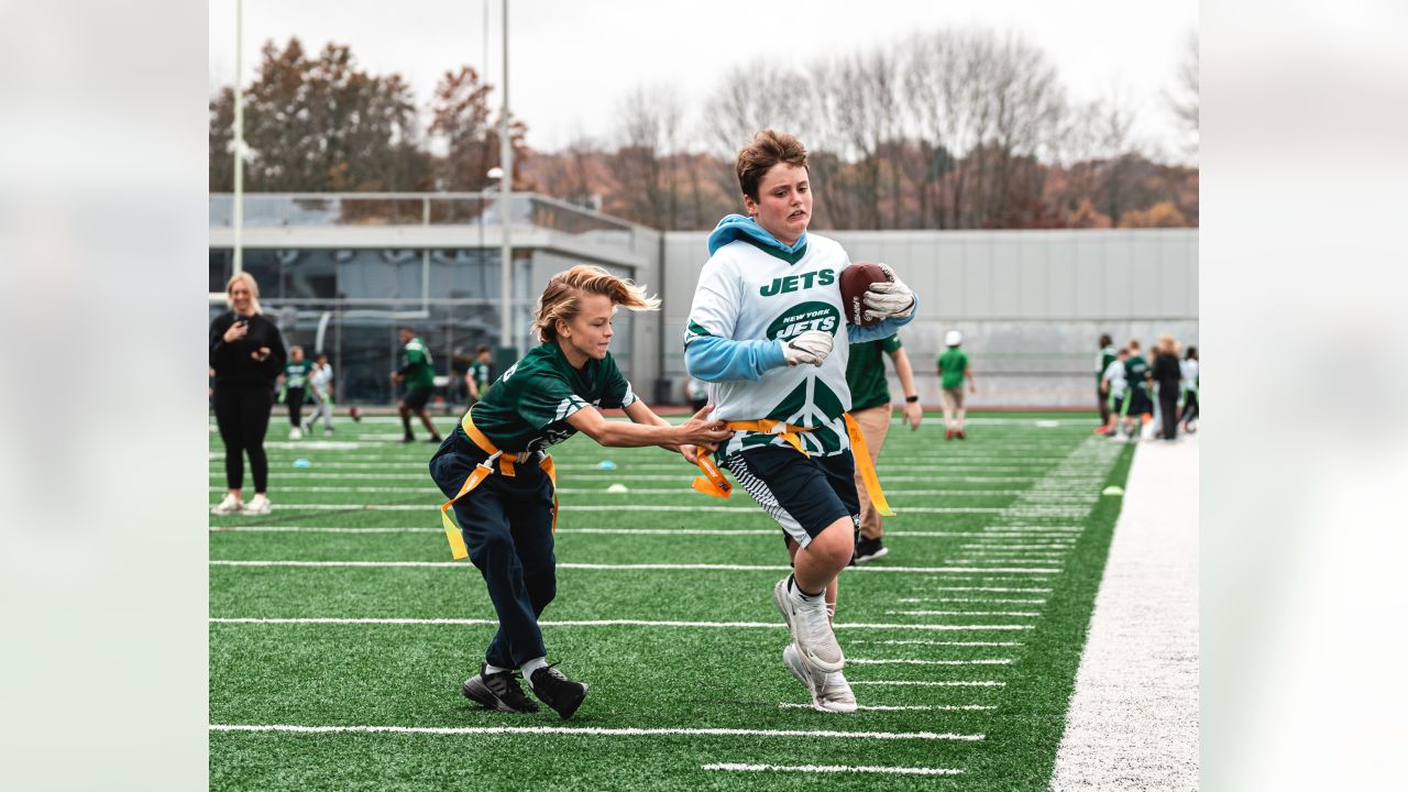 Gallery  Jets Players Get On the Field with Local Sixth Graders at Play 60  Flag Football Event