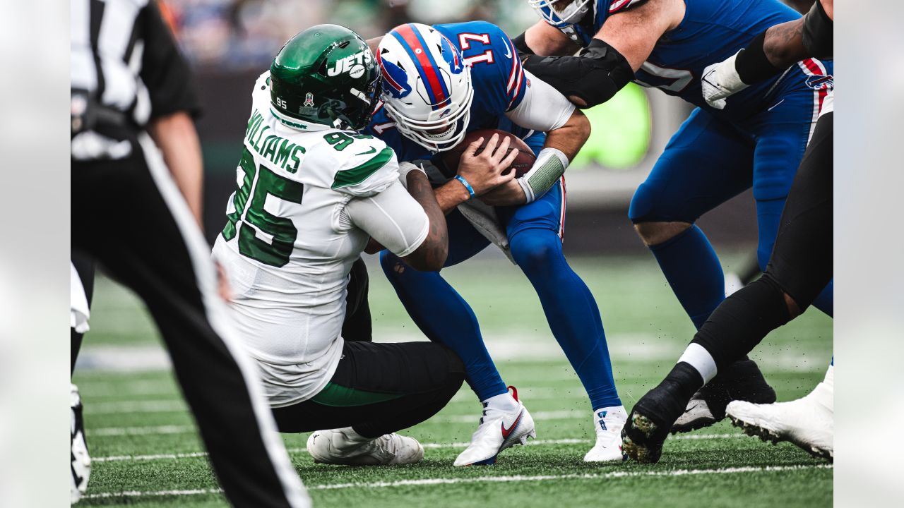 Jets DL Bryce Huff aims to boost stock on the field, in his portfolio