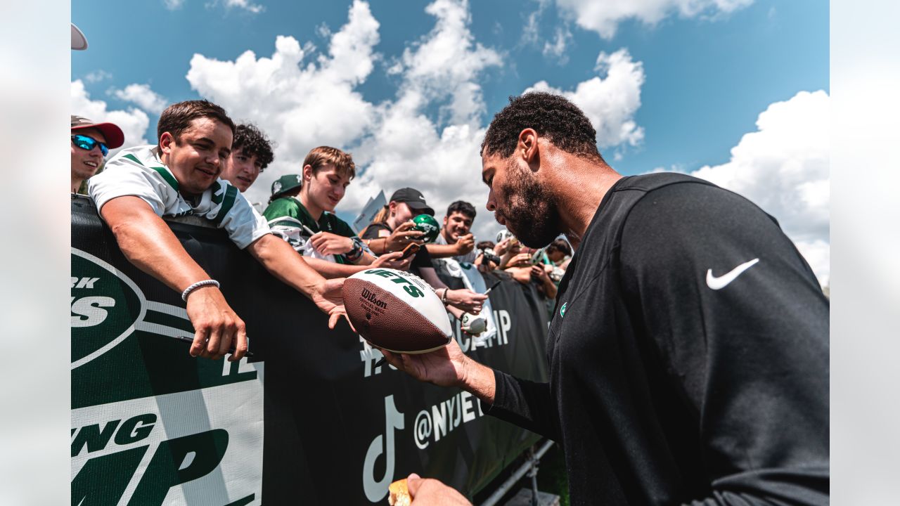 New York Jets linebacker Jamien Sherwood (44) celebrates afters a