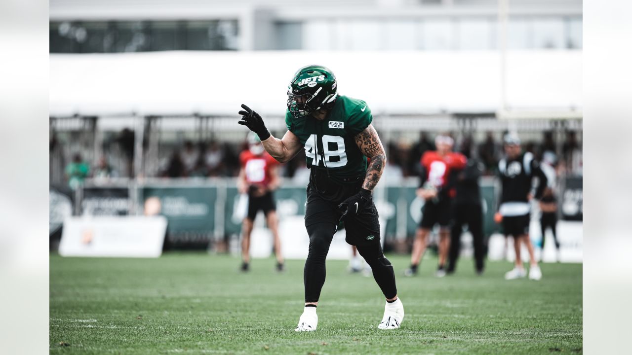 New York Jets linebacker Jamien Sherwood (44) runs against the Chicago Bears  during an NFL football game Sunday, Nov. 27, 2022, in East Rutherford, N.J.  (AP Photo/Adam Hunger Stock Photo - Alamy