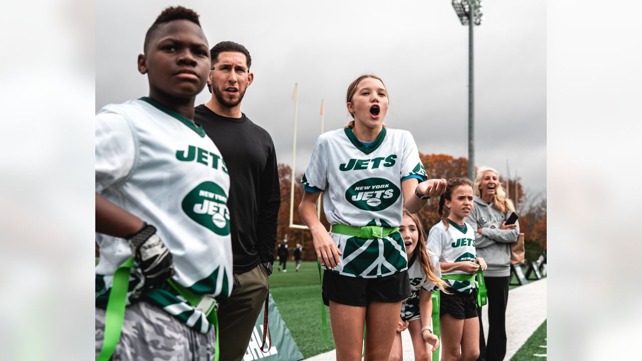 Gallery  Jets Players Get On the Field with Local Sixth Graders