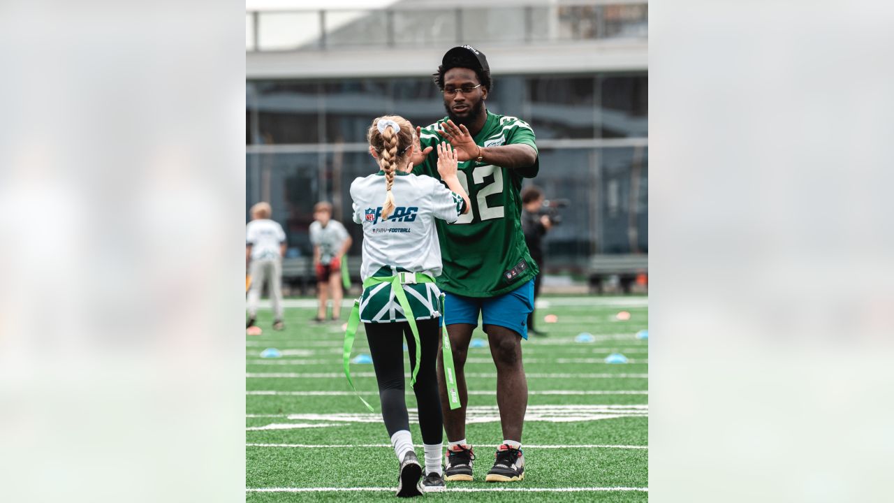 Gallery  Jets Players Get On the Field with Local Sixth Graders at Play 60  Flag Football Event