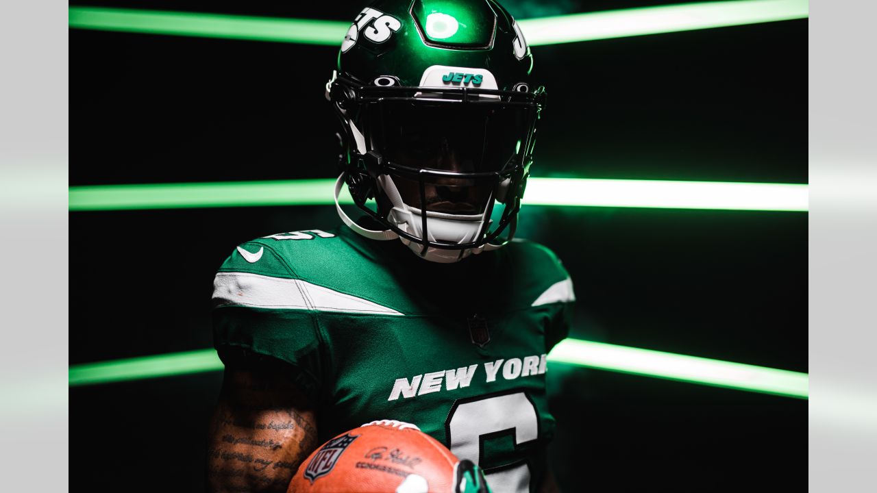 New York Jets safety Tony Adams (22) defends against the Atlanta Falcons  during a preseason NFL football game Monday, Aug. 22, 2022, in East  Rutherford, N.J. (AP Photo/Adam Hunger Stock Photo - Alamy