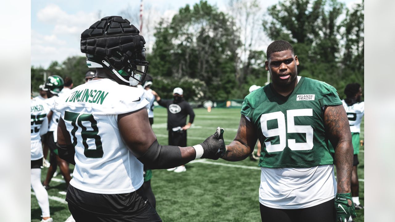 C.J. Uzomah arrives at Jets camp in interesting Zach Wilson T-shirt