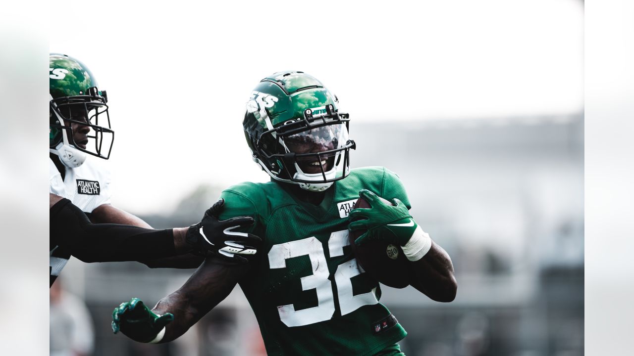 New York Jets linebacker Jamien Sherwood (44) runs against the