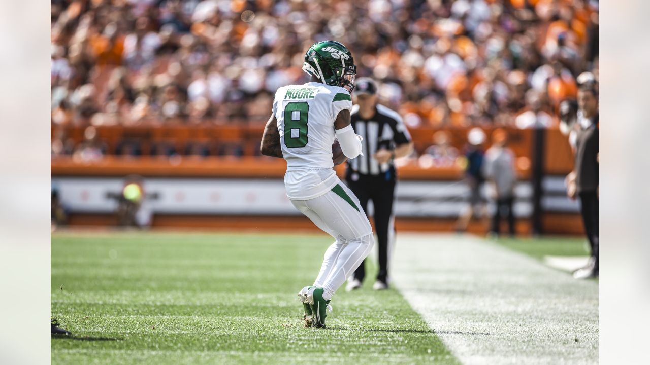 New York Jets cornerback Sauce Gardner (1) lines up for a play during an  NFL football game against the Cleveland Browns, Sunday, Sept. 18, 2022, in  Cleveland. (AP Photo/Kirk Irwin Stock Photo - Alamy