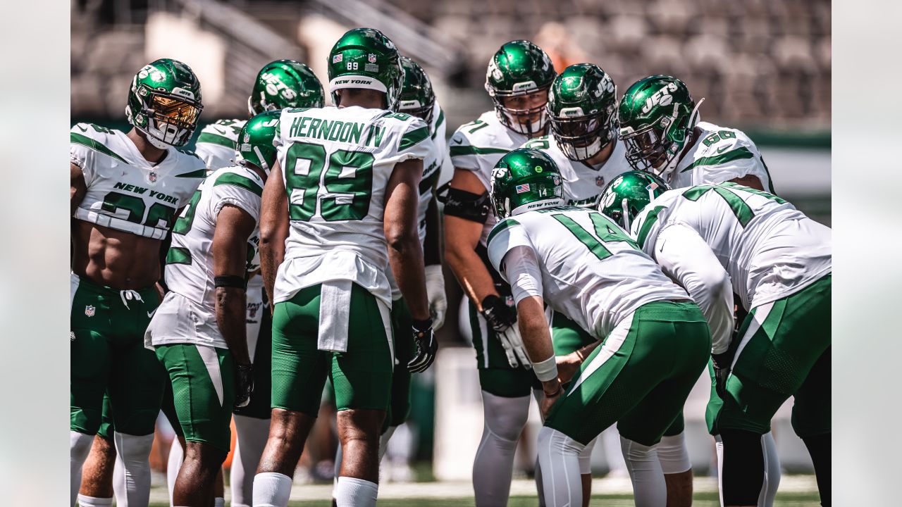 Jets Green & White Practice Report: Team Returns to Different Atmosphere at  MetLife Stadium